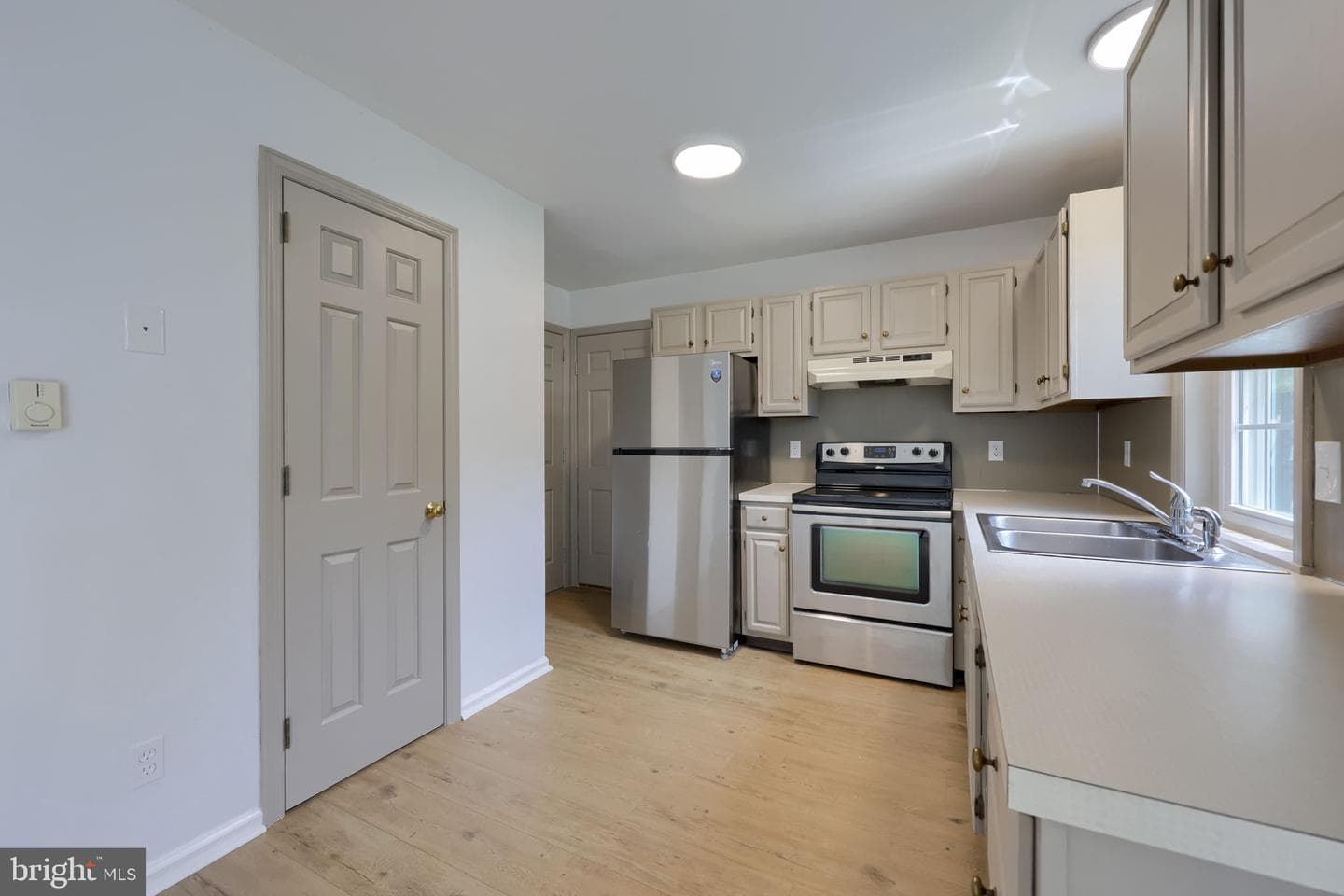 14 Hemlock Lane photo 13