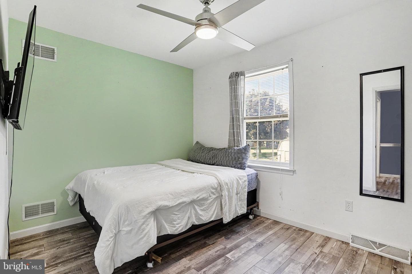 138 N River Street photo 20