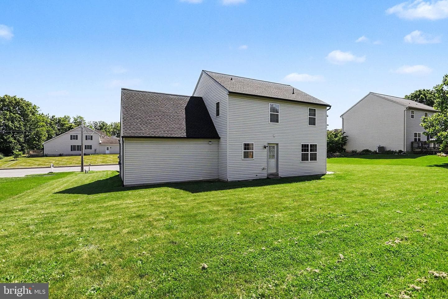 138 N River Street photo 27