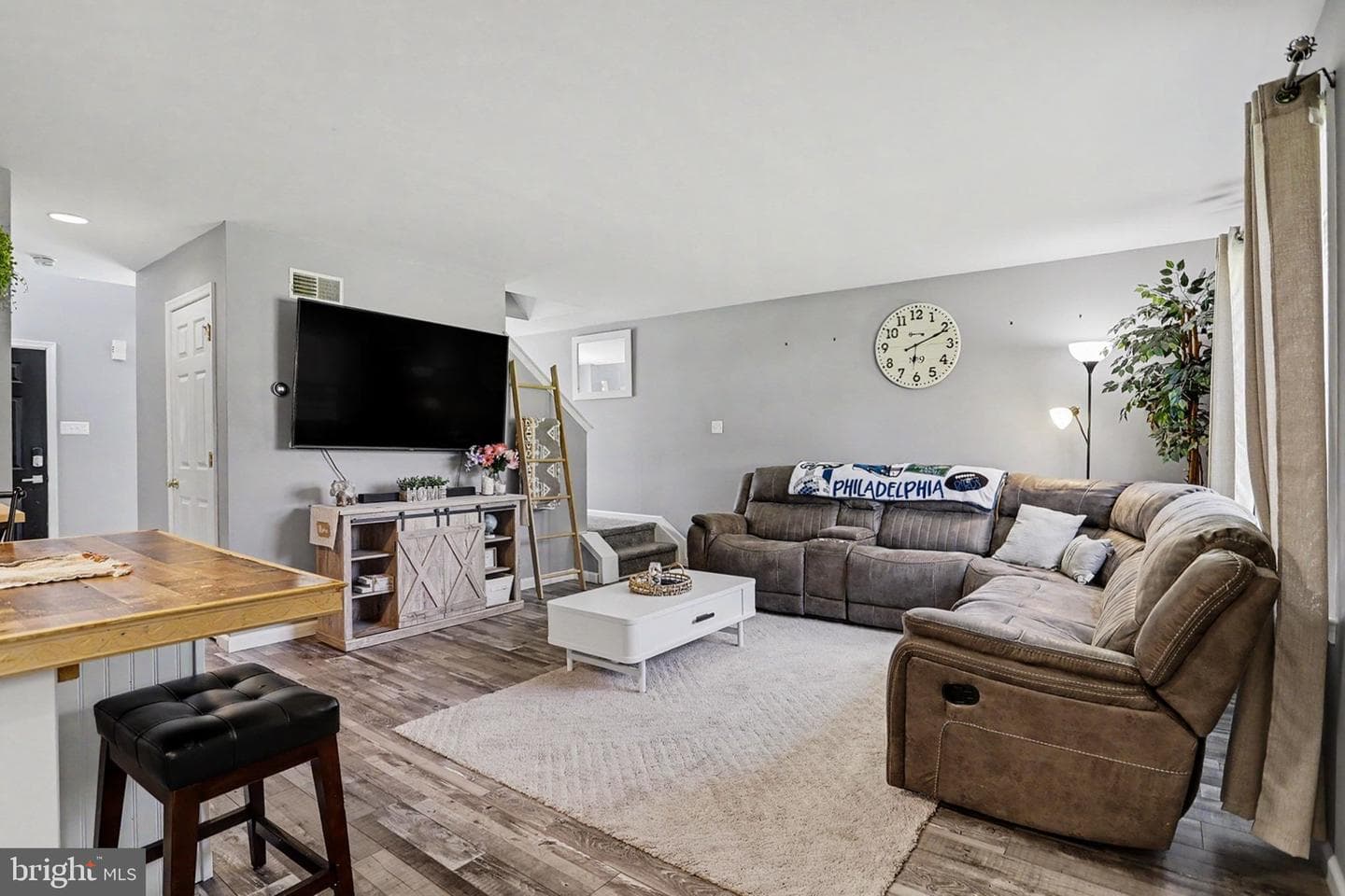 138 N River Street photo 7