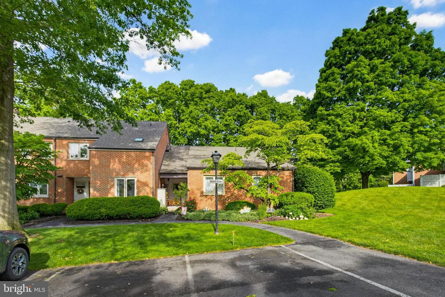 20 Beechtree Lane photo 3