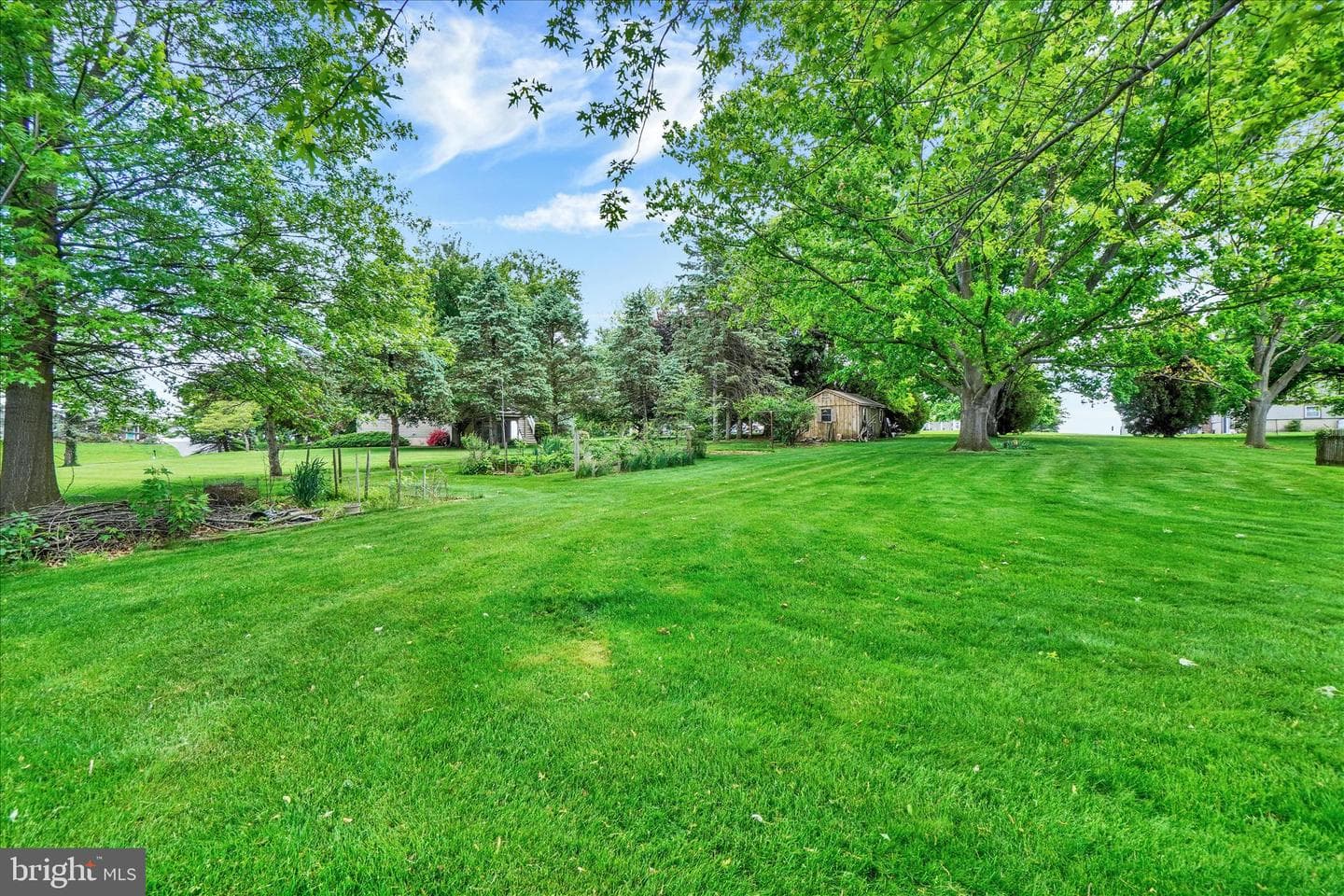 112 Nicholas Road photo 27