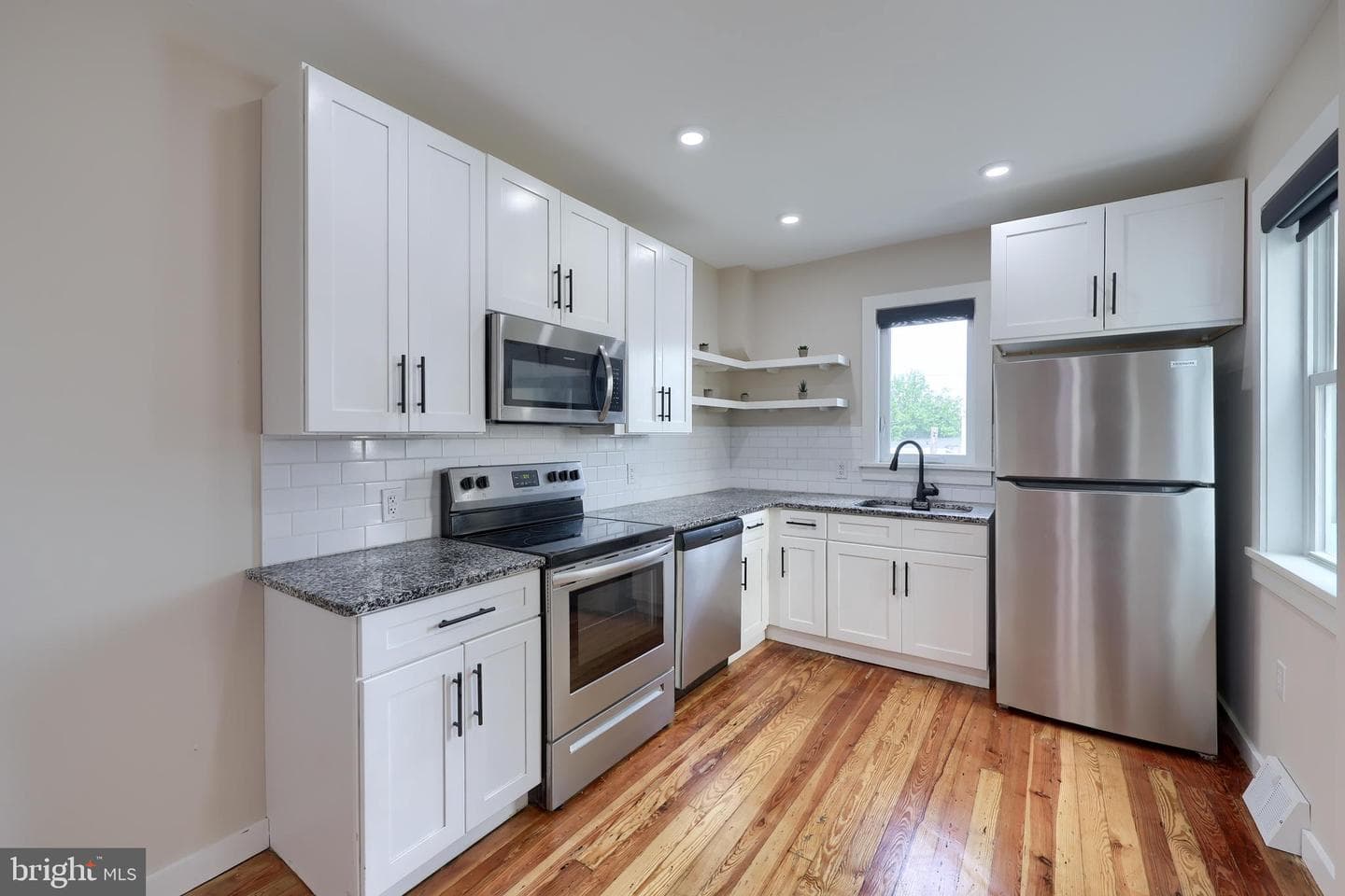 737 E Marion Street photo 14