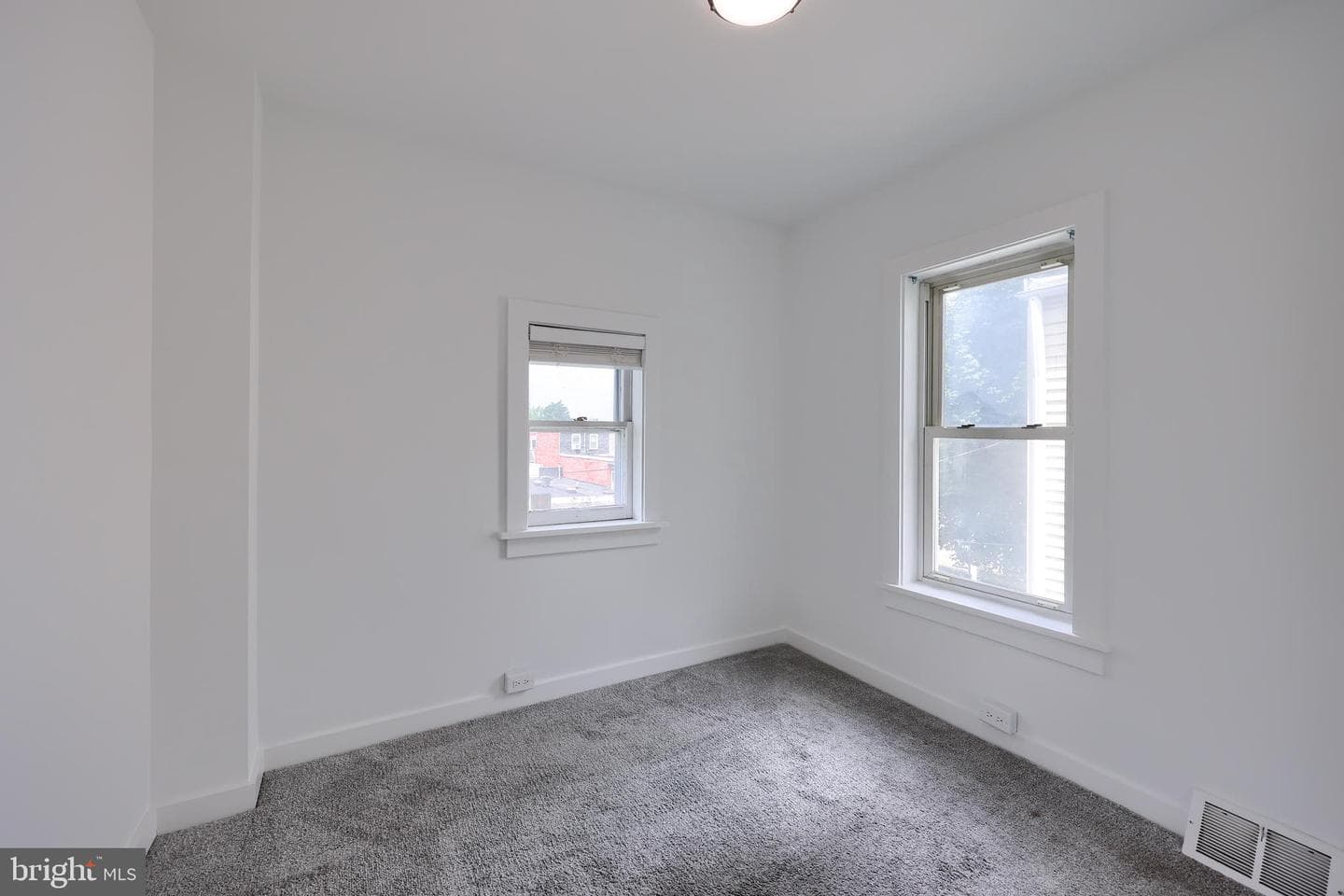 737 E Marion Street photo 23