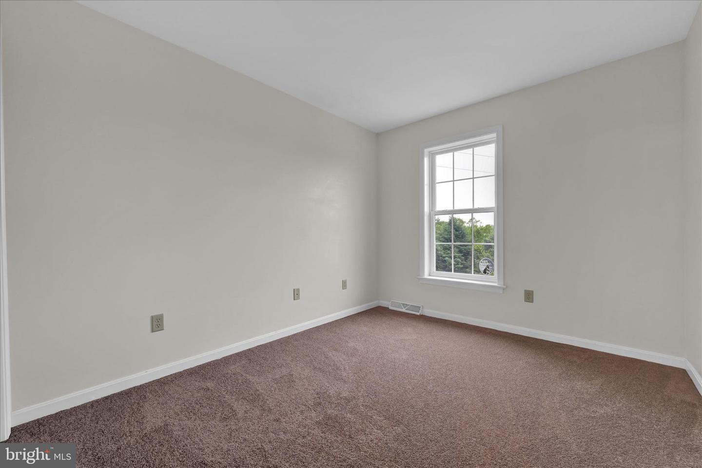712 Knoll Drive photo 17