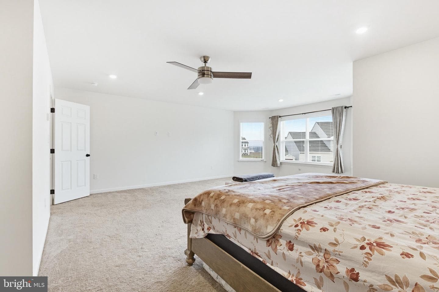 1525 Village Road photo 32