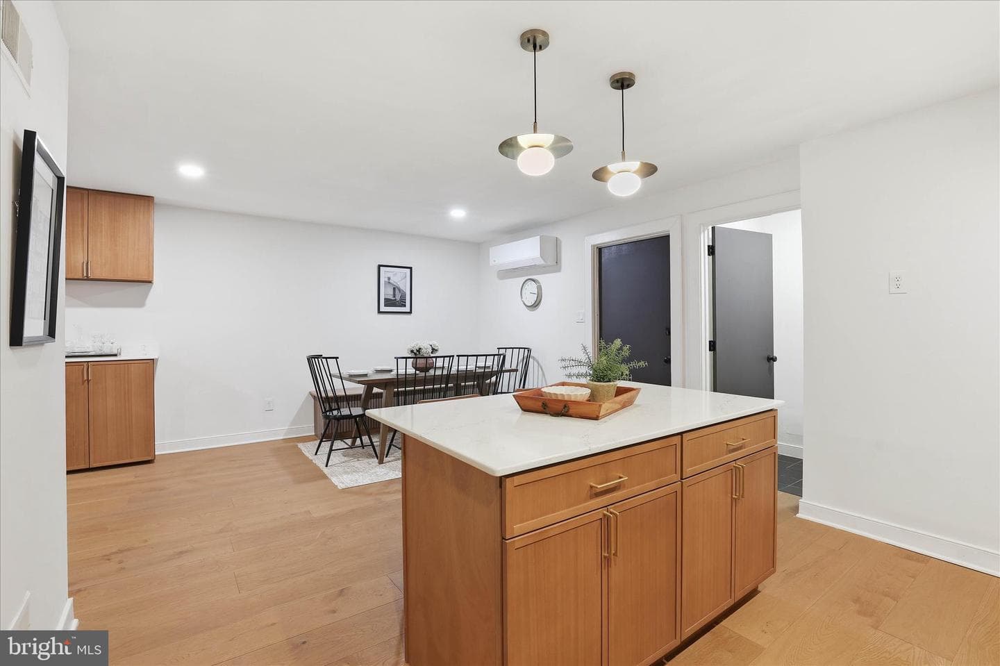 16 E Walnut Street photo 18