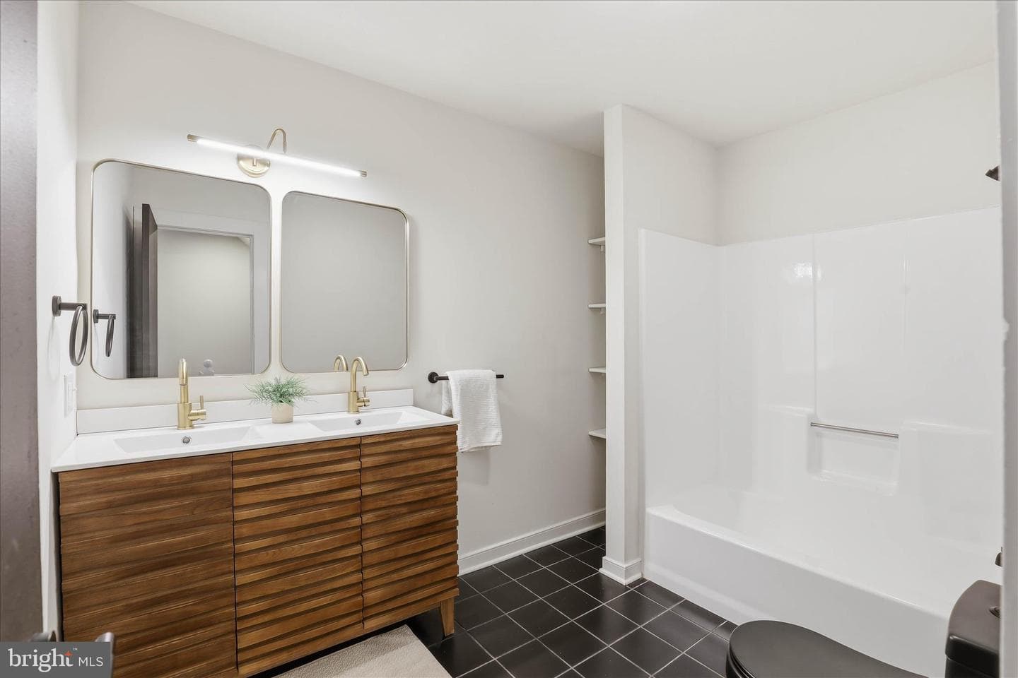 16 E Walnut Street photo 23