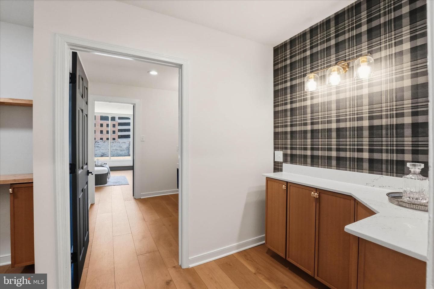 16 E Walnut Street photo 25