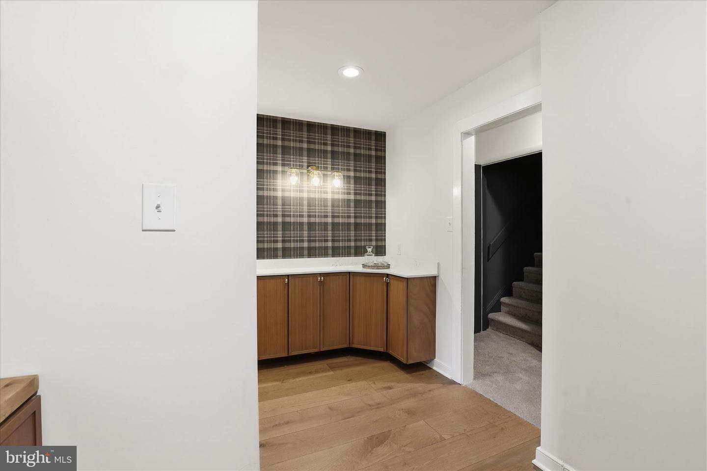 16 E Walnut Street photo 29