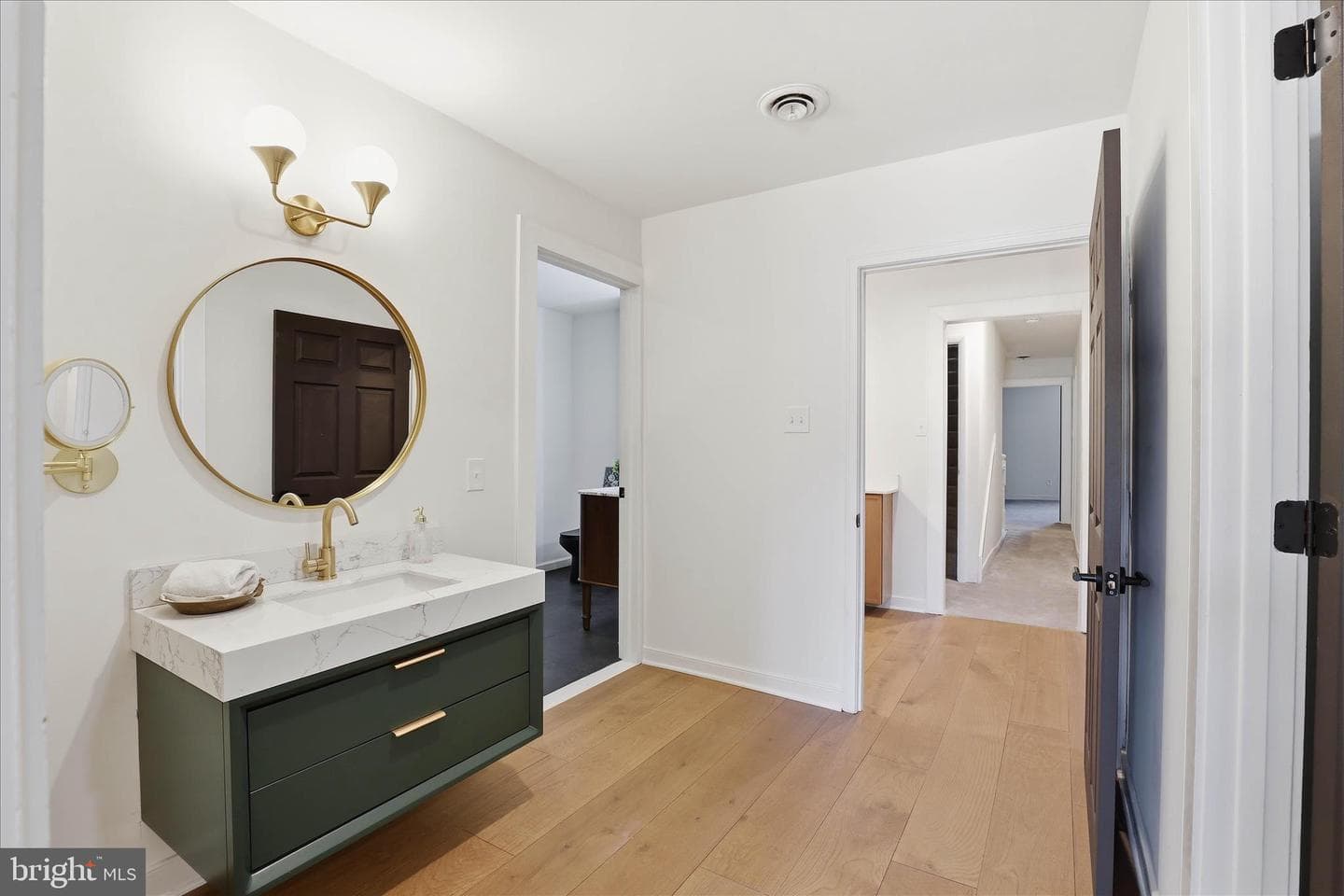 16 E Walnut Street photo 31