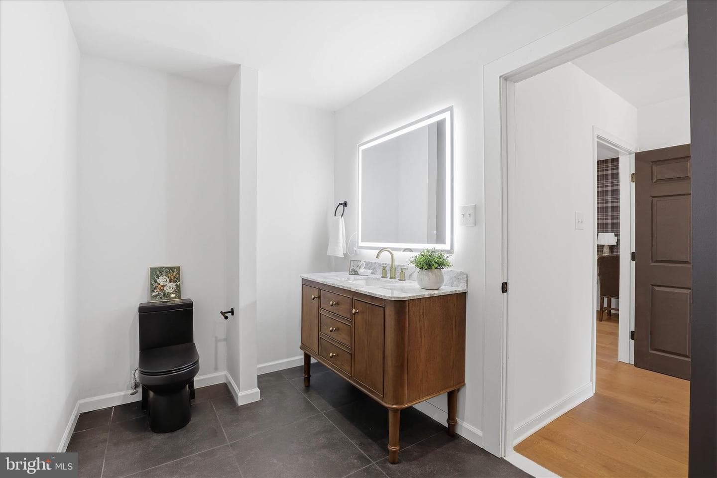 16 E Walnut Street photo 34