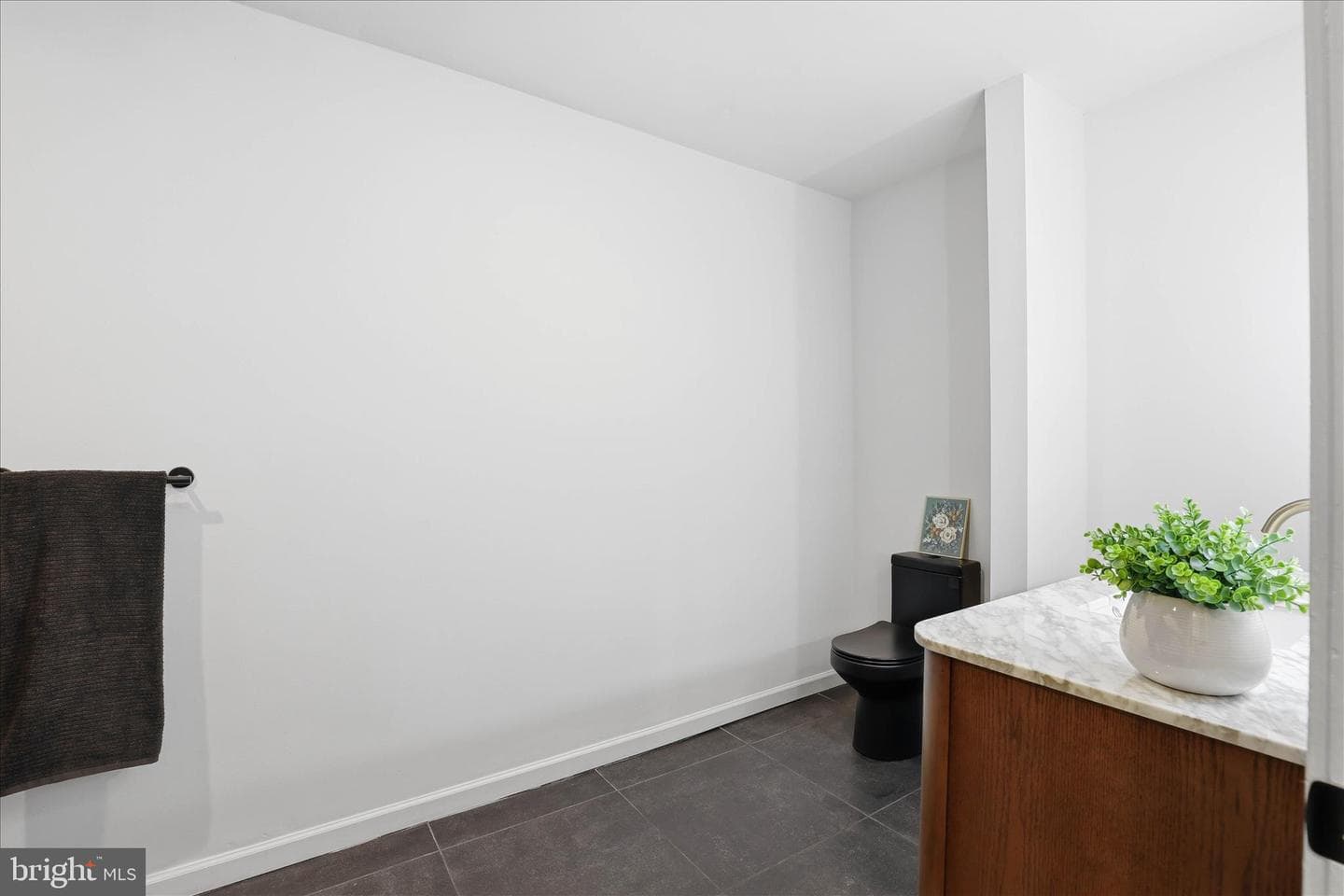 16 E Walnut Street photo 35