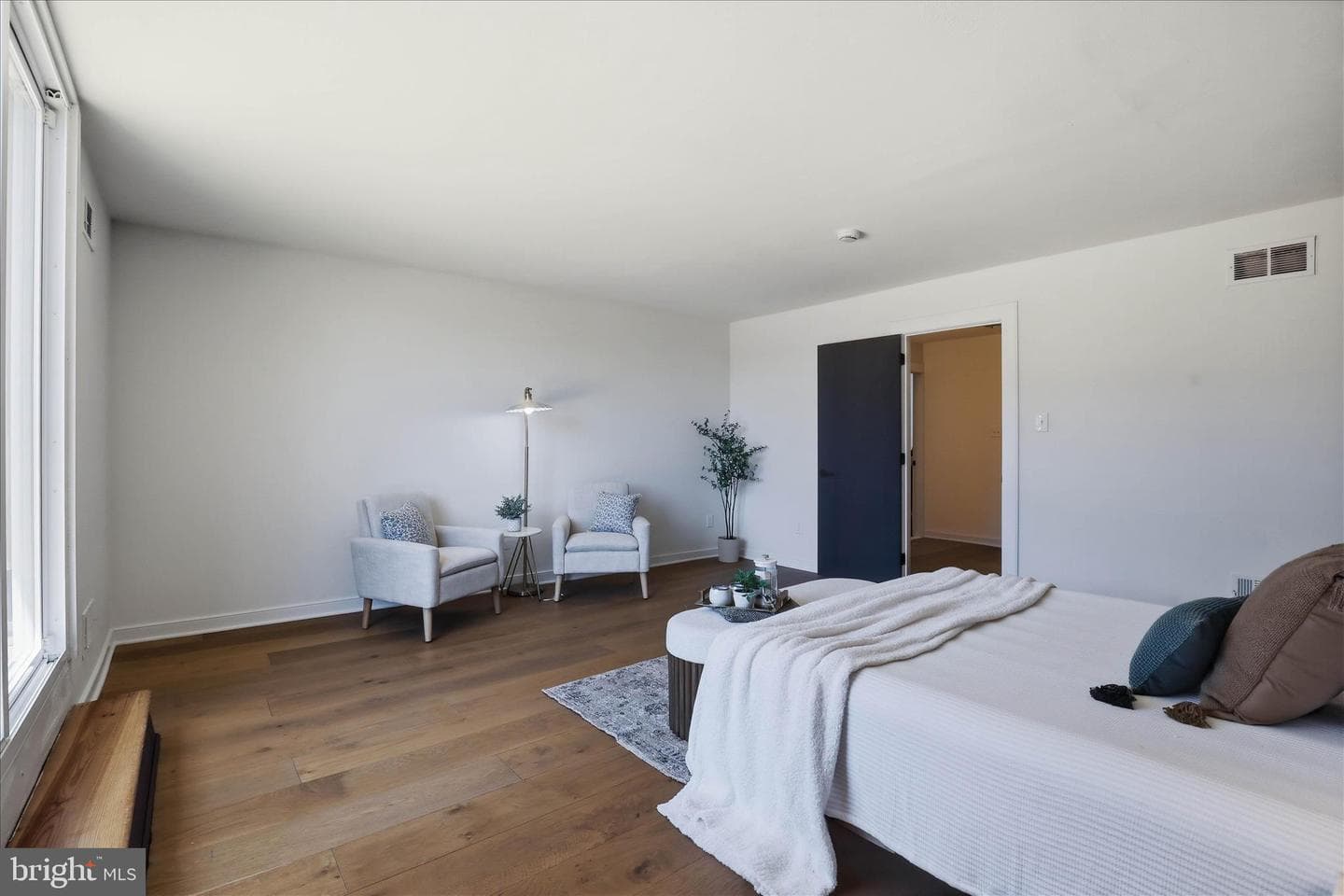 16 E Walnut Street photo 39