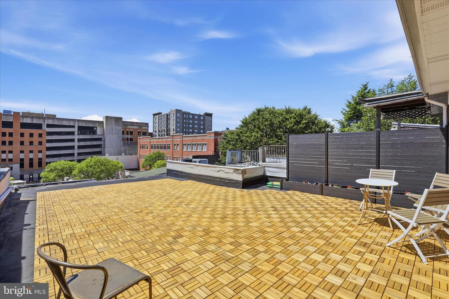 16 E Walnut Street photo 41