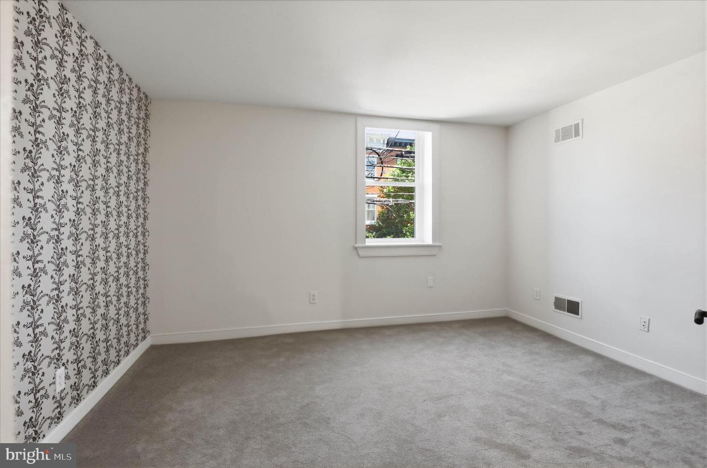 16 E Walnut Street photo 45
