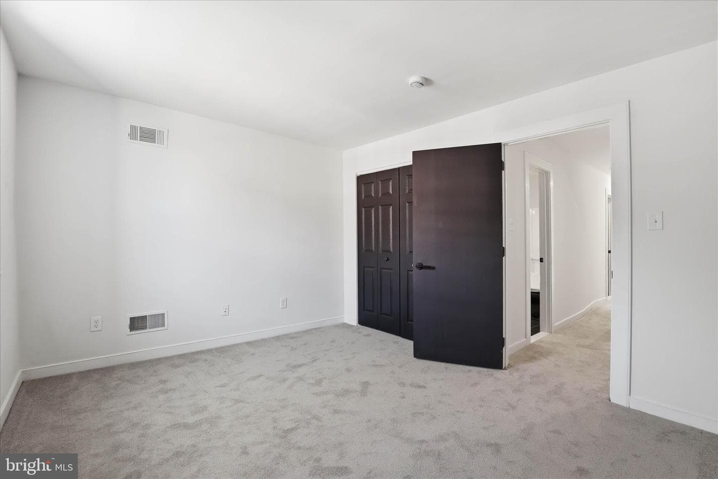 16 E Walnut Street photo 46