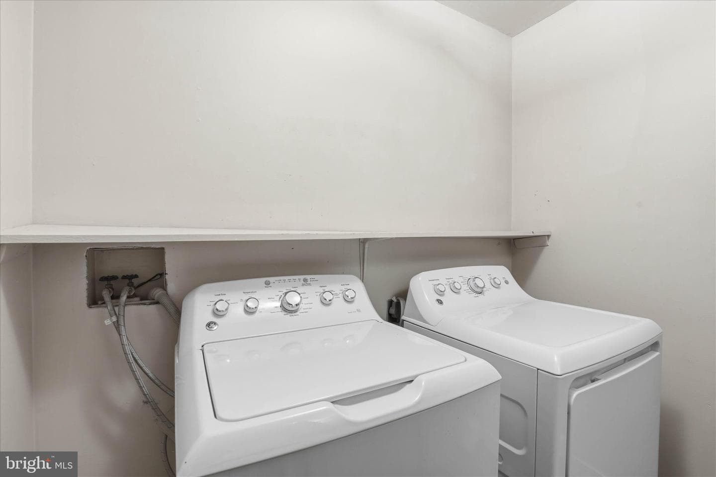 16 E Walnut Street photo 47