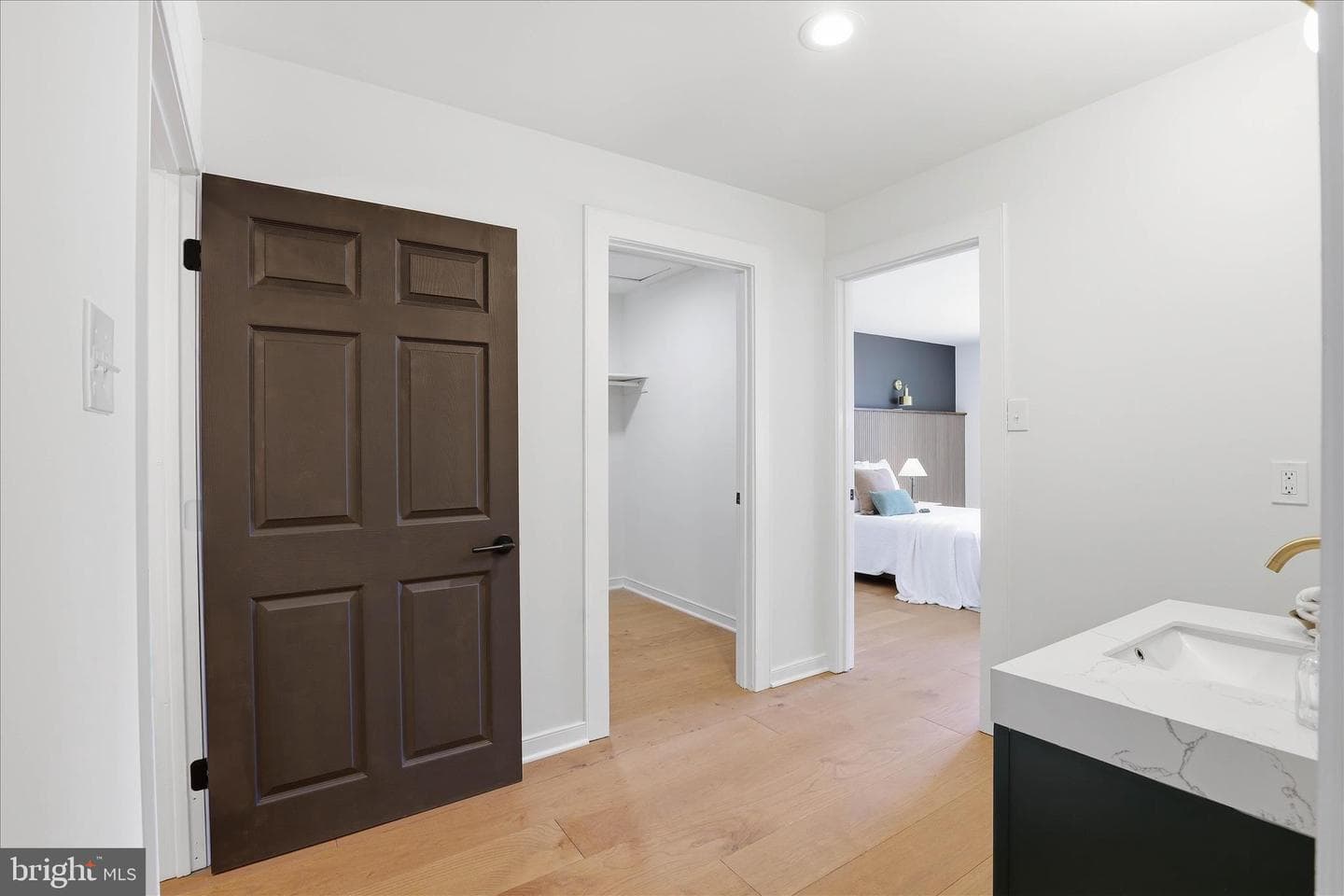 16 E Walnut Street photo 49