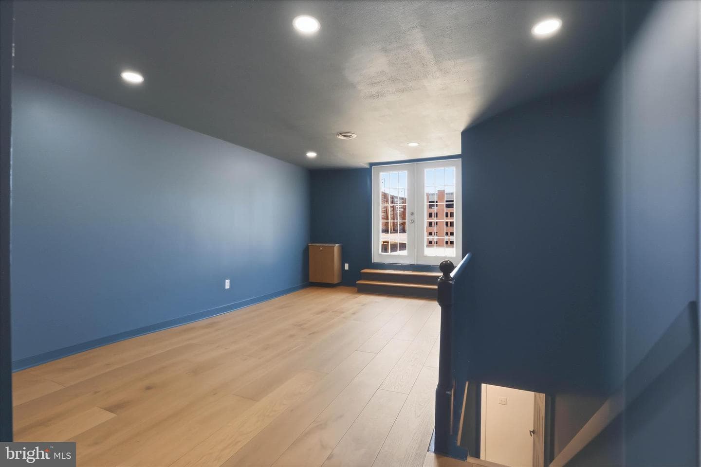 16 E Walnut Street photo 50
