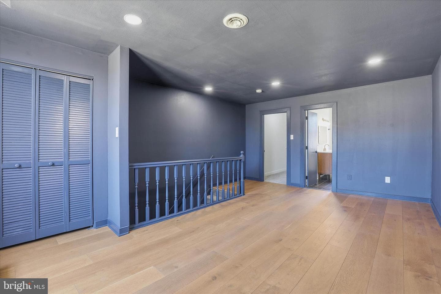 16 E Walnut Street photo 51