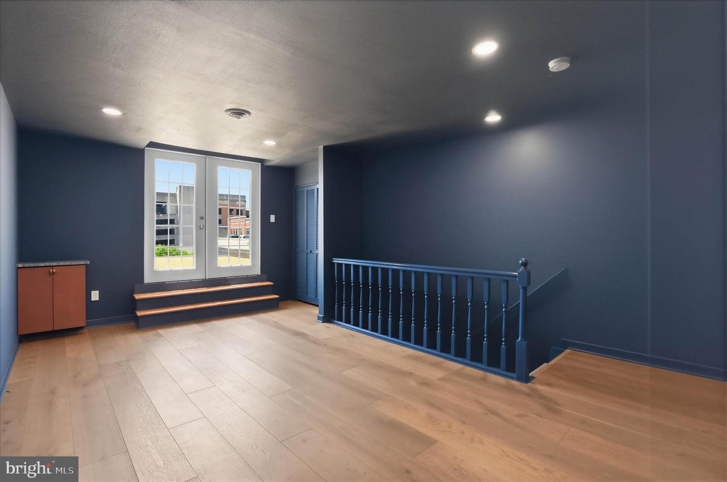 16 E Walnut Street photo 52