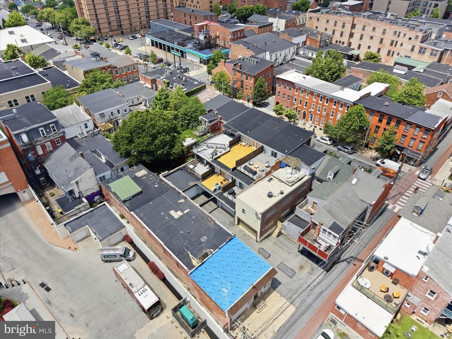 16 E Walnut Street photo 64