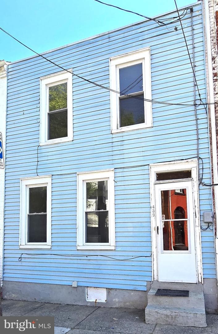 439 E Strawberry Street, Lancaster