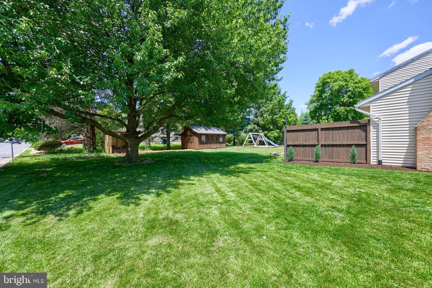 219 Tobacco Road photo 48