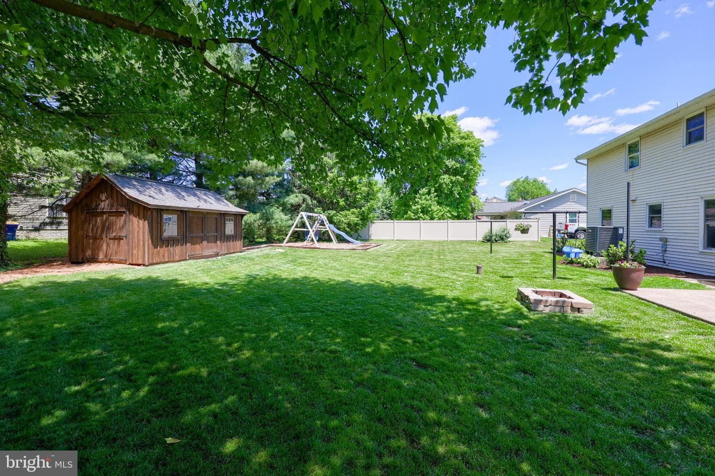 219 Tobacco Road photo 49