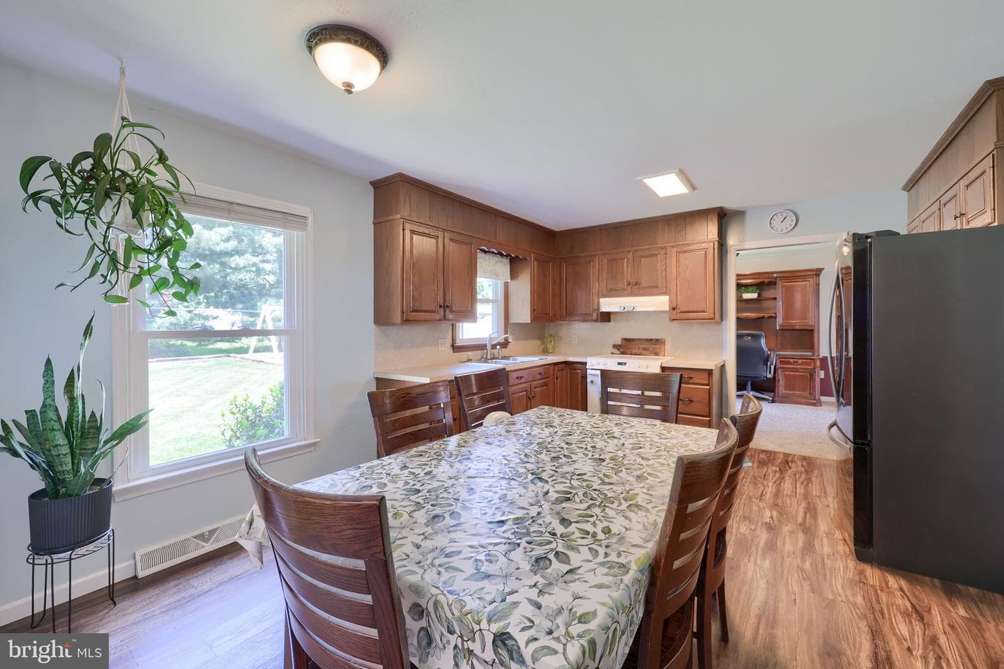 219 Tobacco Road photo 5