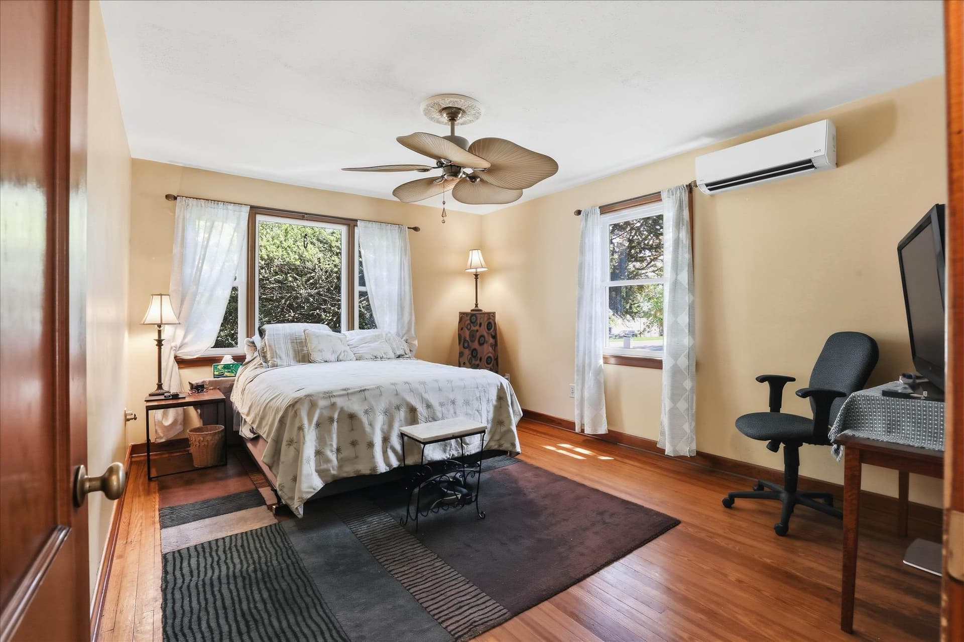 381 Barbara St photo 10
