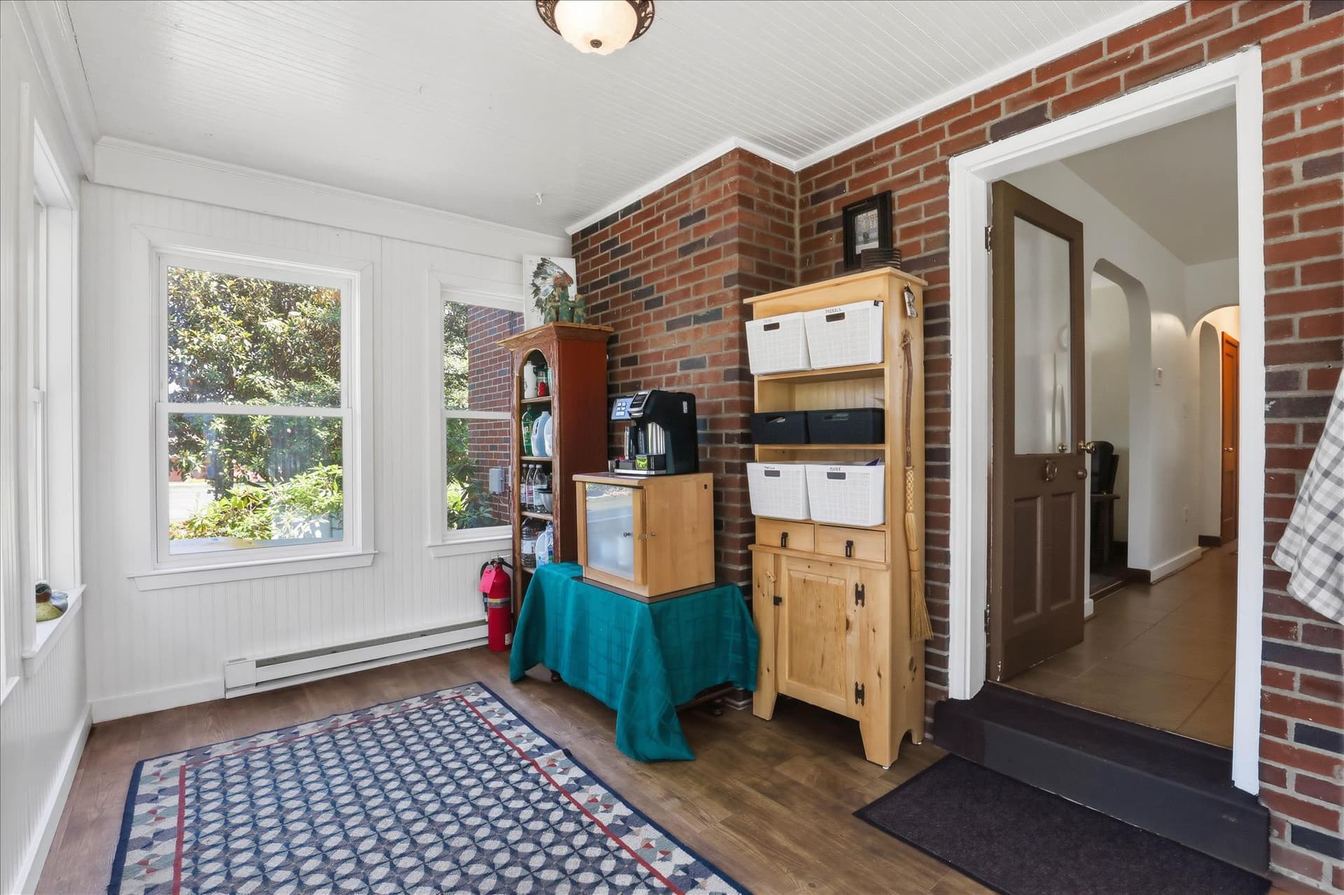 381 Barbara St photo 14