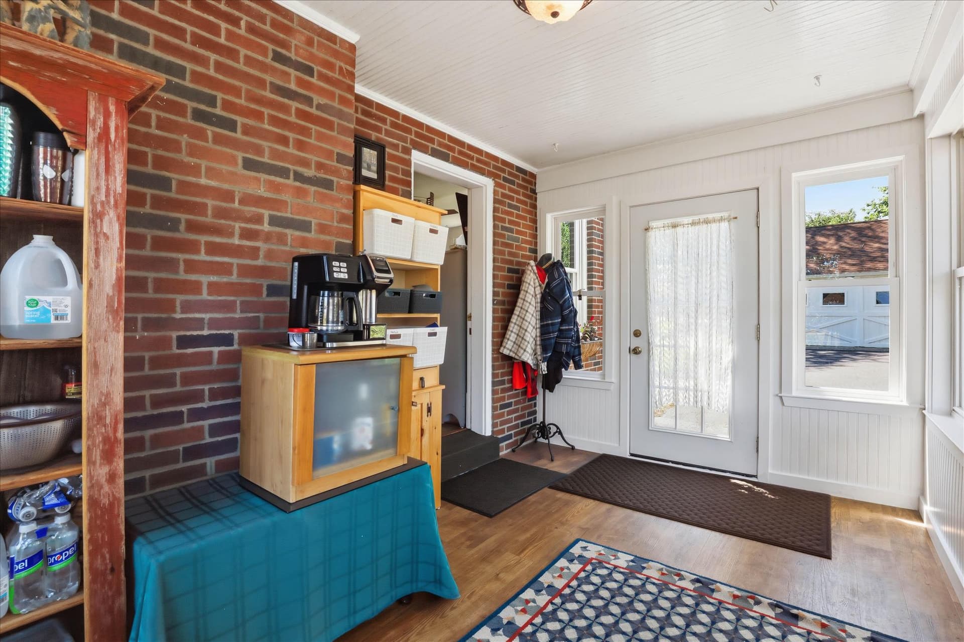 381 Barbara St photo 15