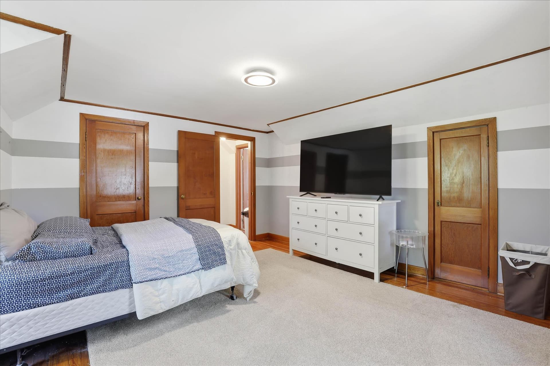 381 Barbara St photo 18