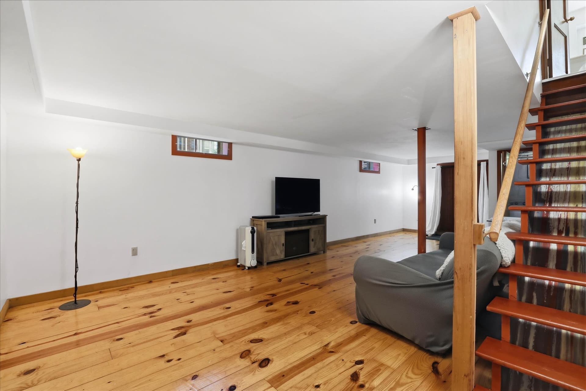 381 Barbara St photo 24