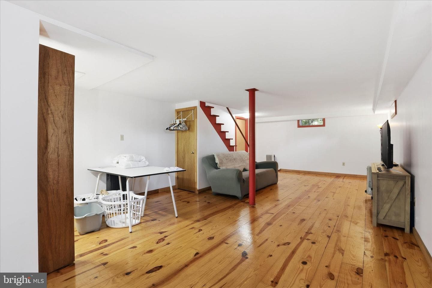 381 Barbara St photo 26