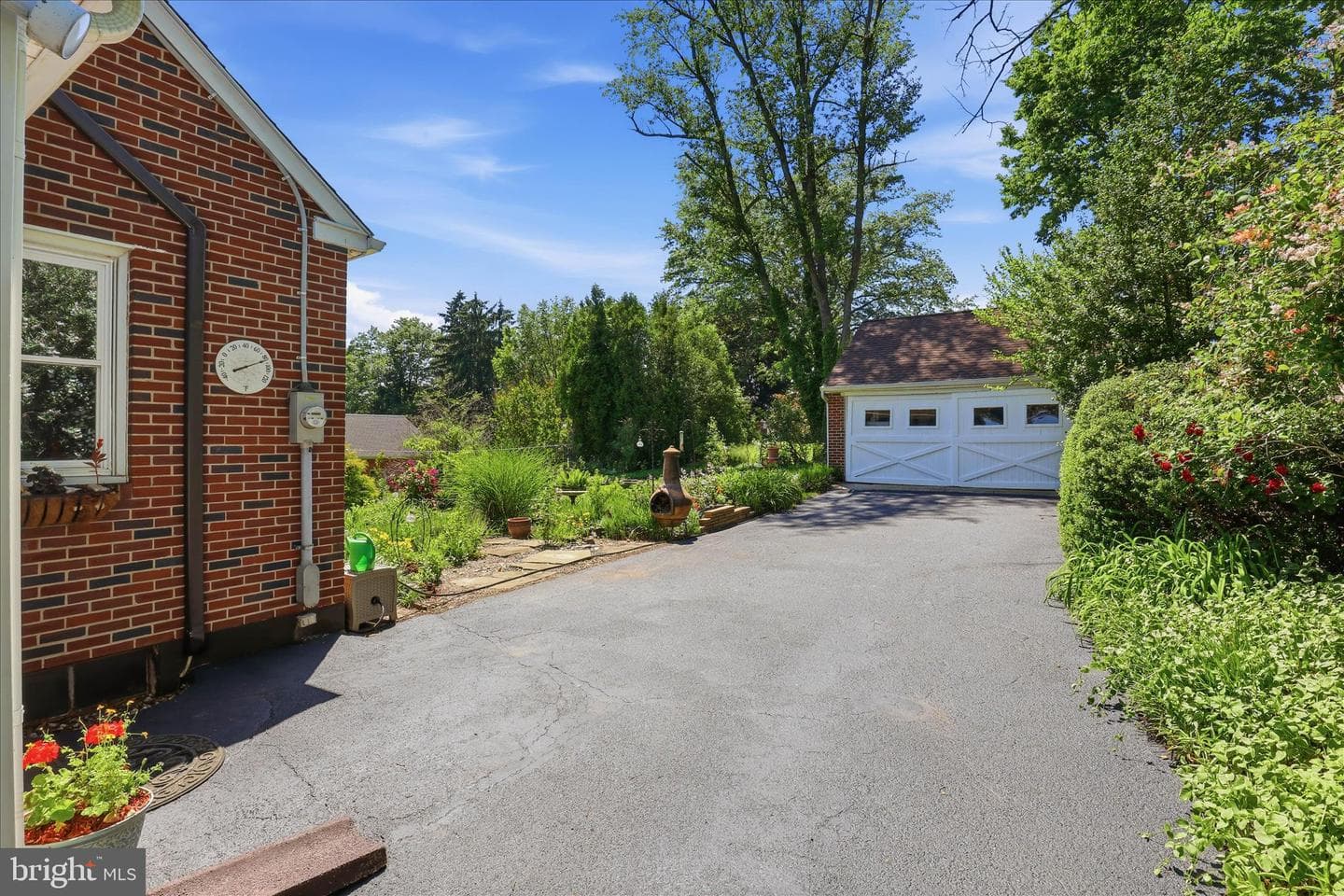 381 Barbara St photo 28