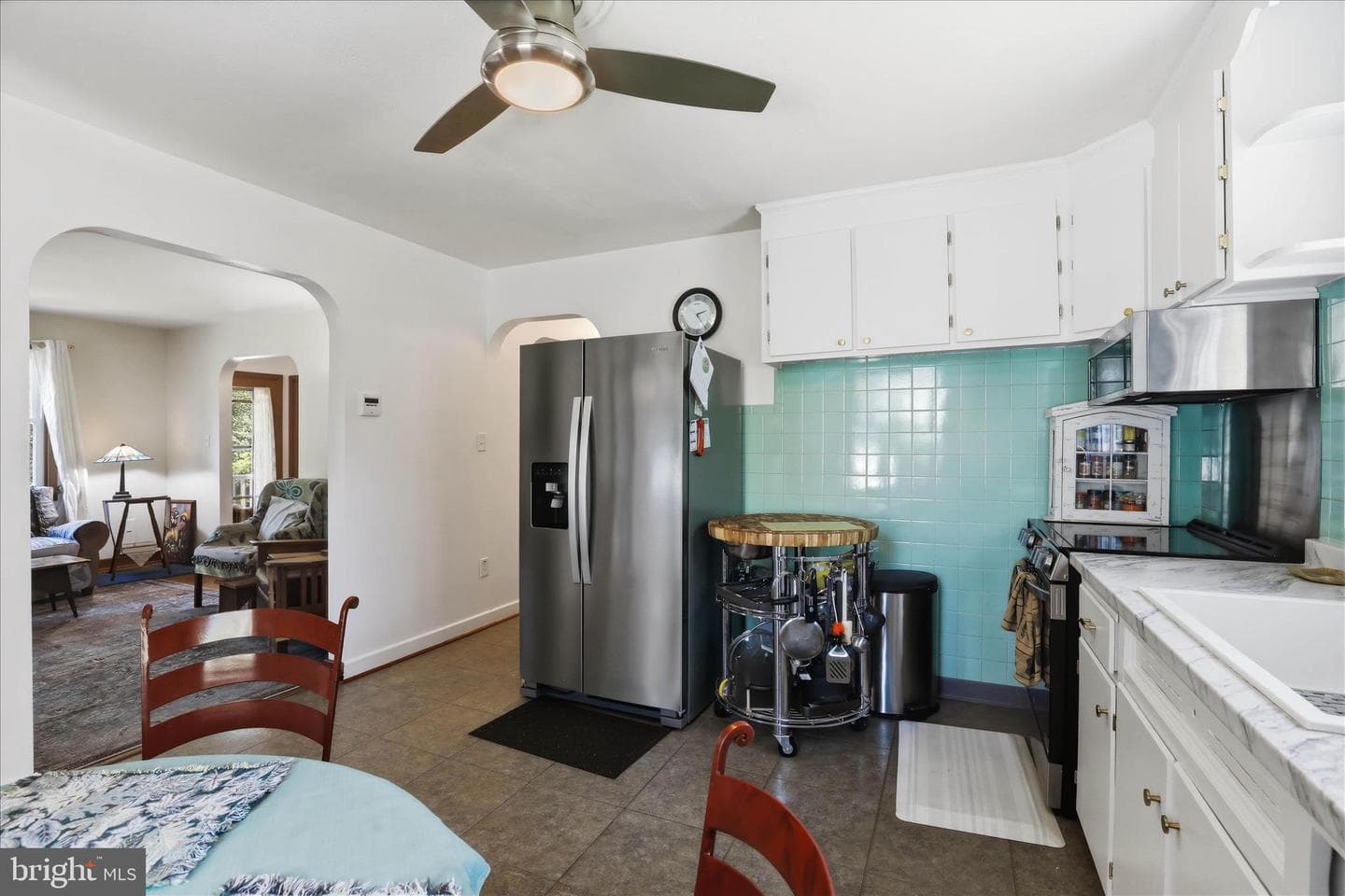 381 Barbara St photo 6