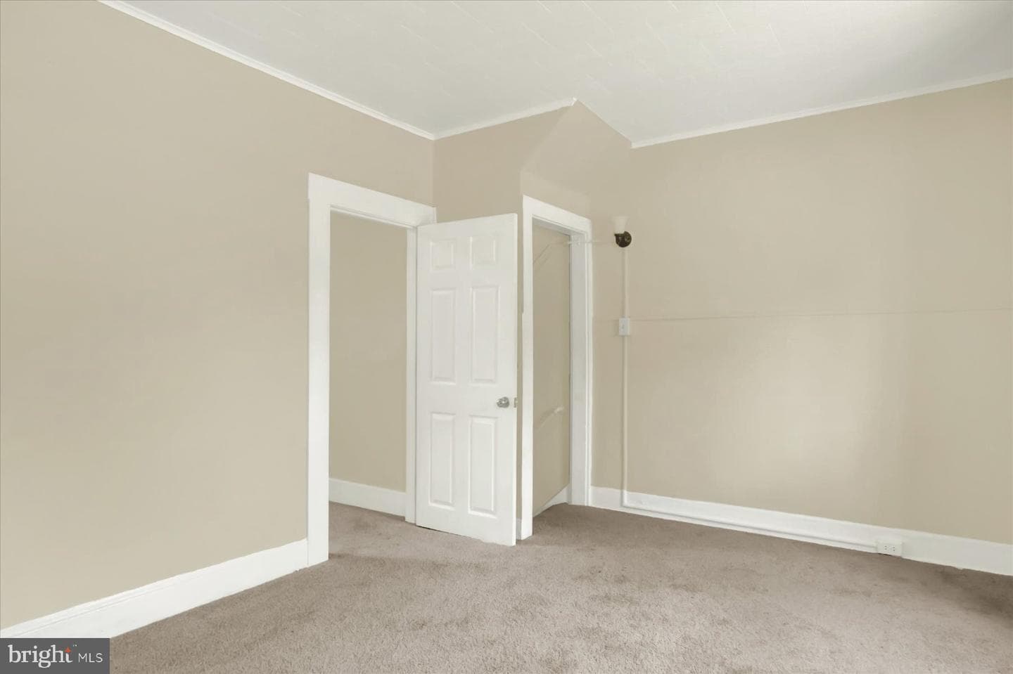 637 S Franklin Street photo 6