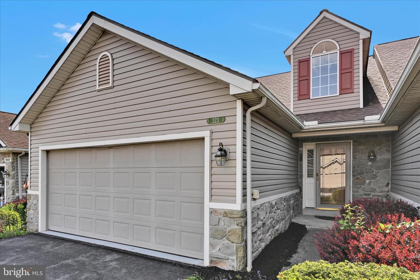323 Hill Street photo 2
