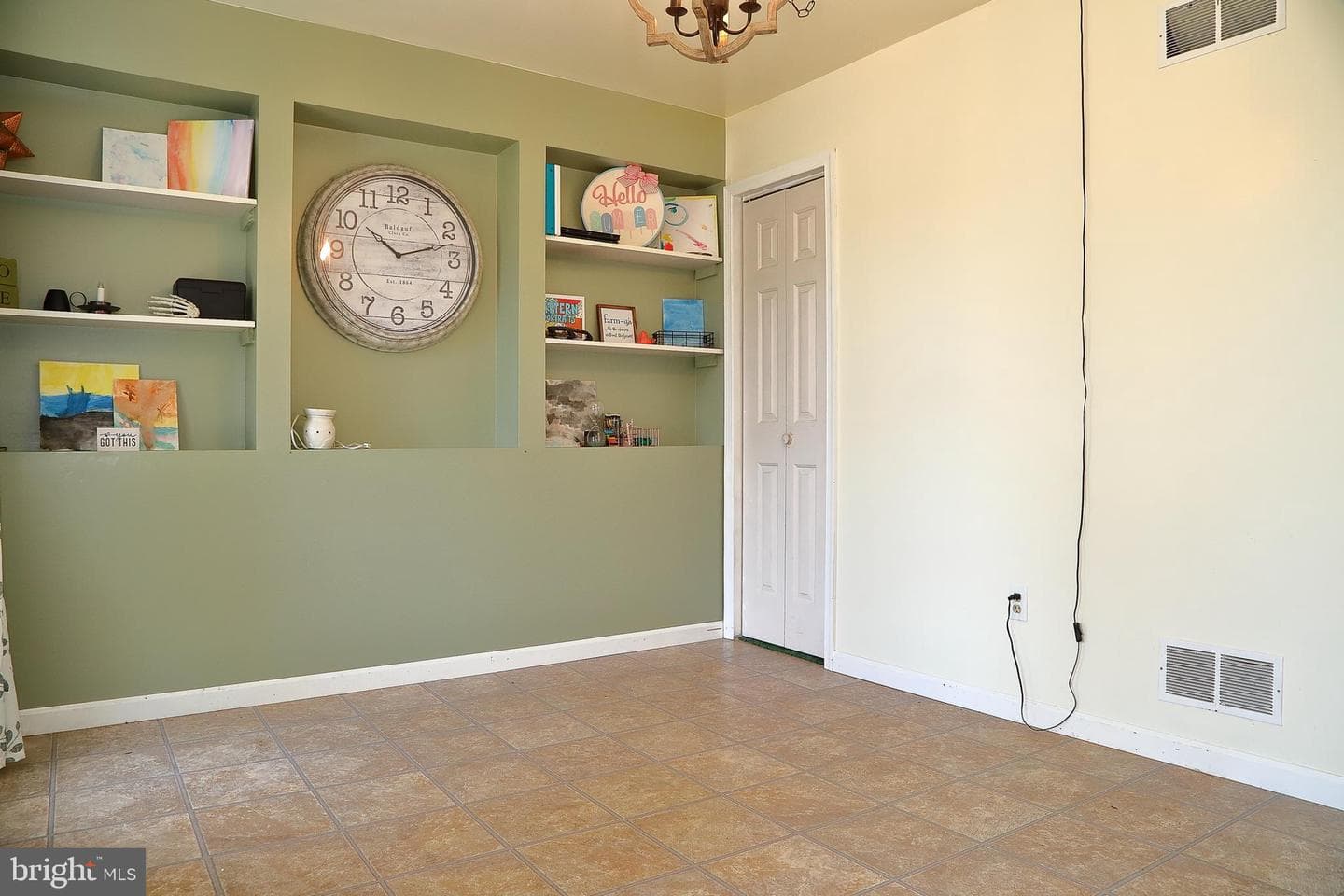 629 Poplar Street photo 8