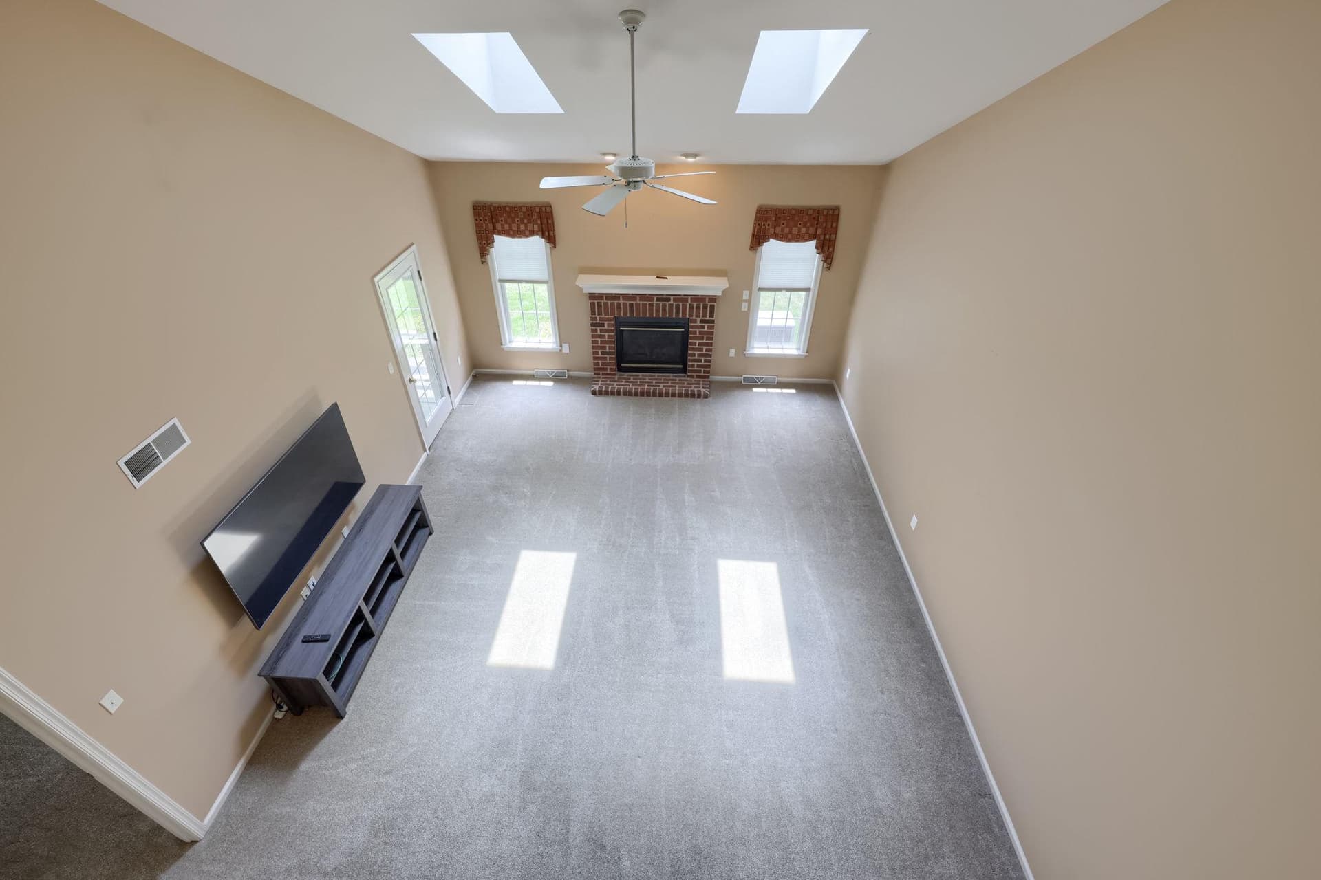 15 Weaver Avenue photo 32