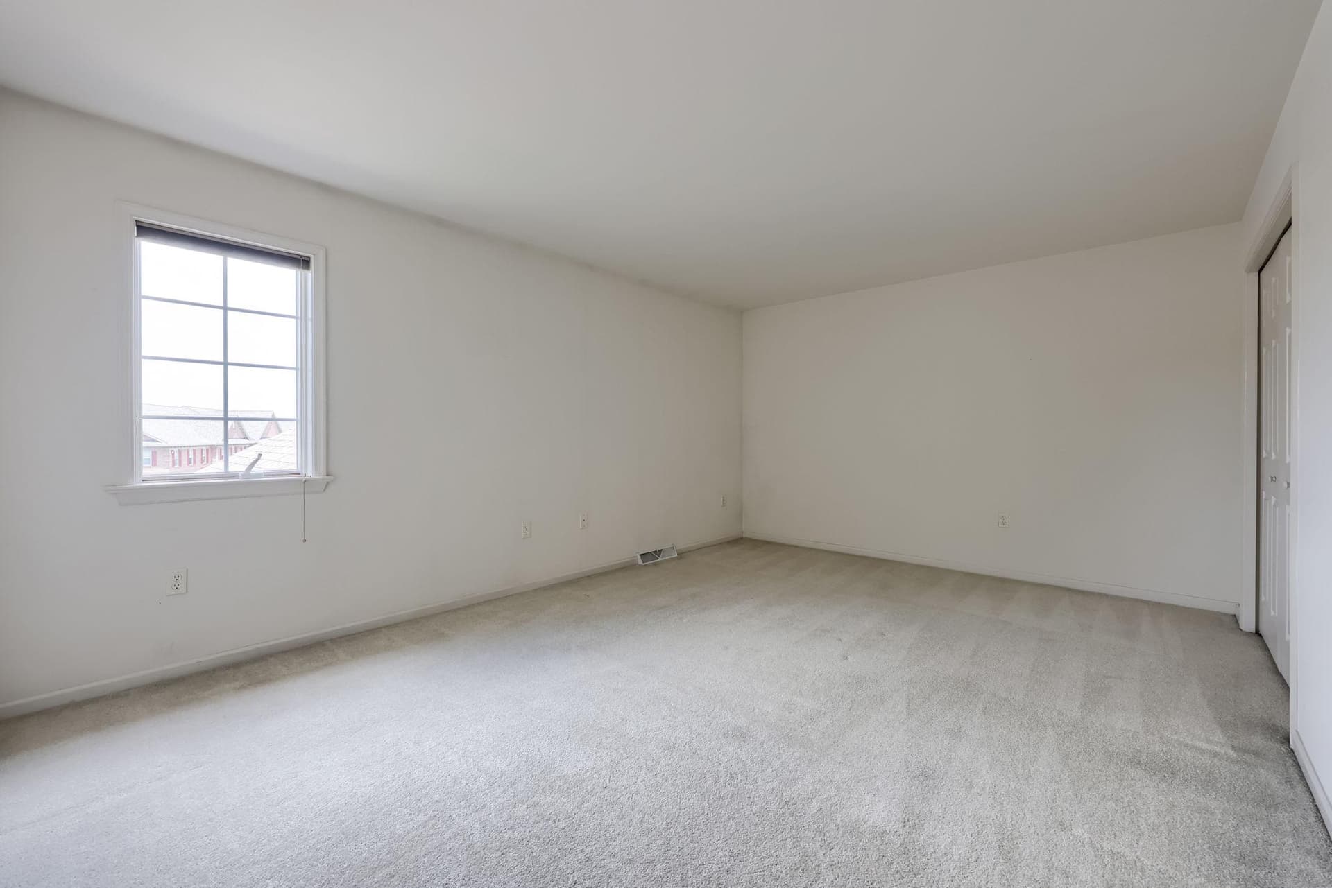 15 Weaver Avenue photo 40