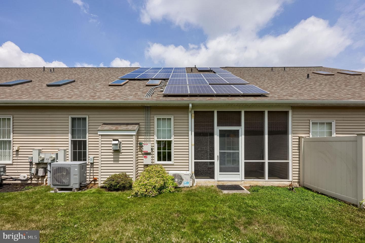 15 Weaver Avenue photo 44
