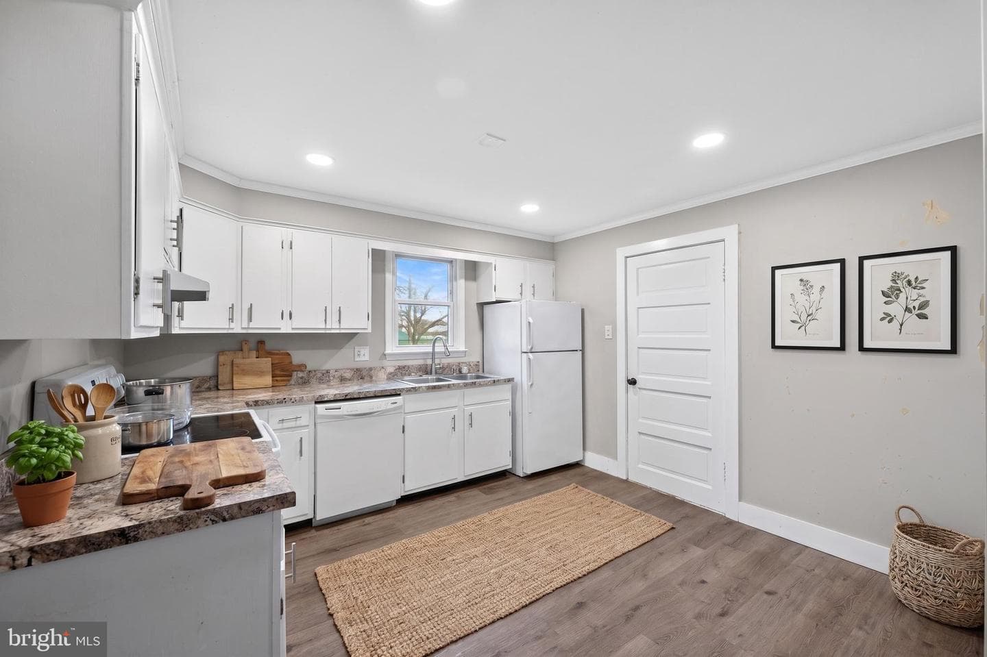 35 W Main photo 5