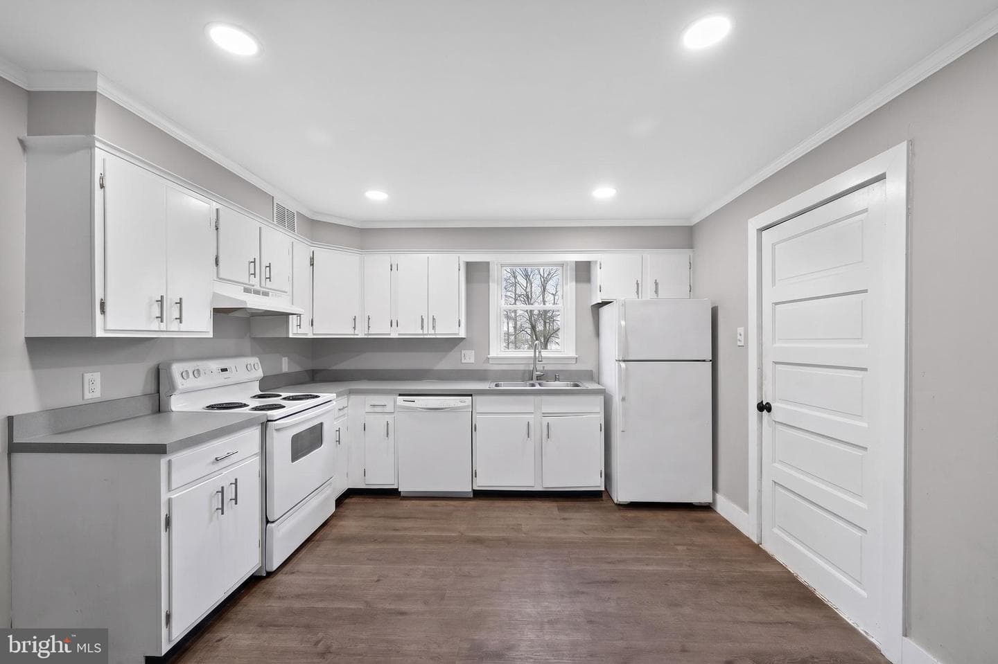 35 W Main photo 6