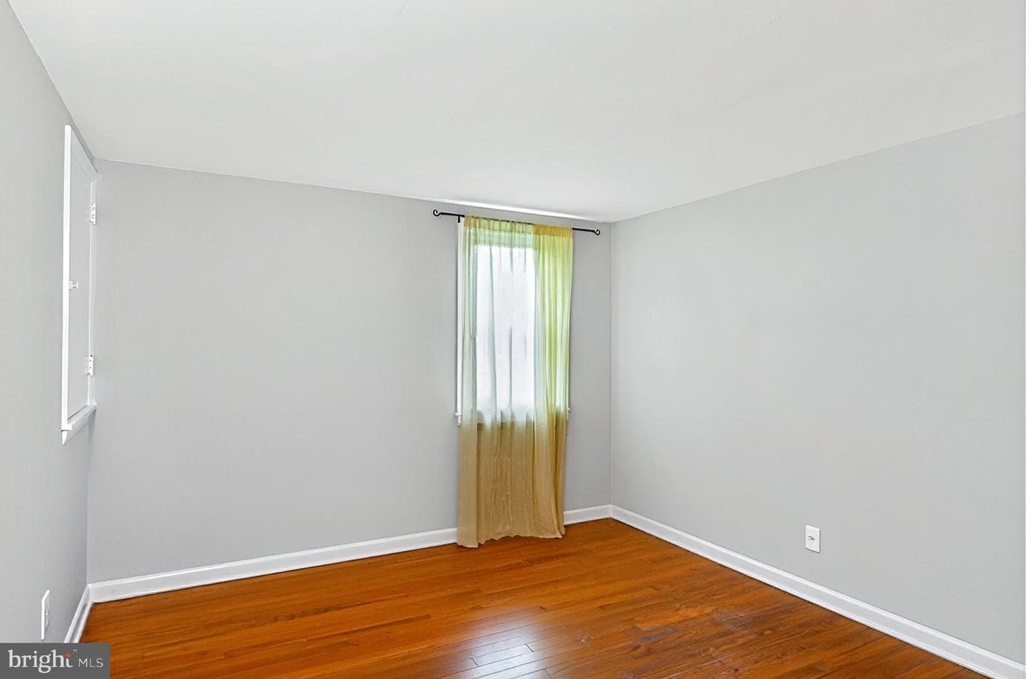 35 W Main photo 9
