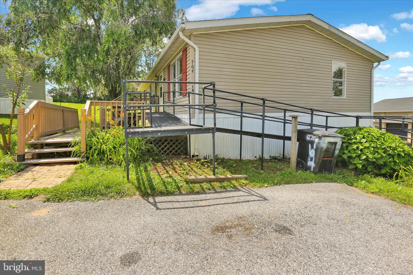 764 Willow Lane photo 2