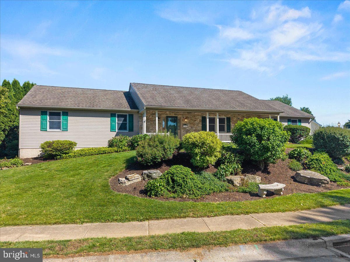 1248 Hereford Drive photo 3